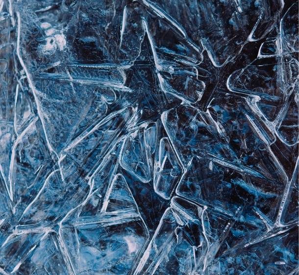 Dry ice pellets used as a non-abrasive cleaning medium